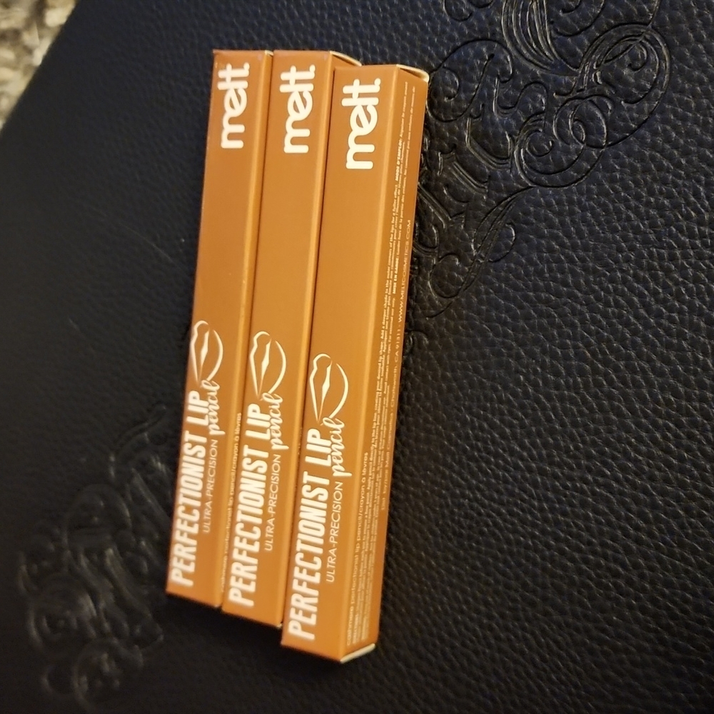 Melt Lip pencil